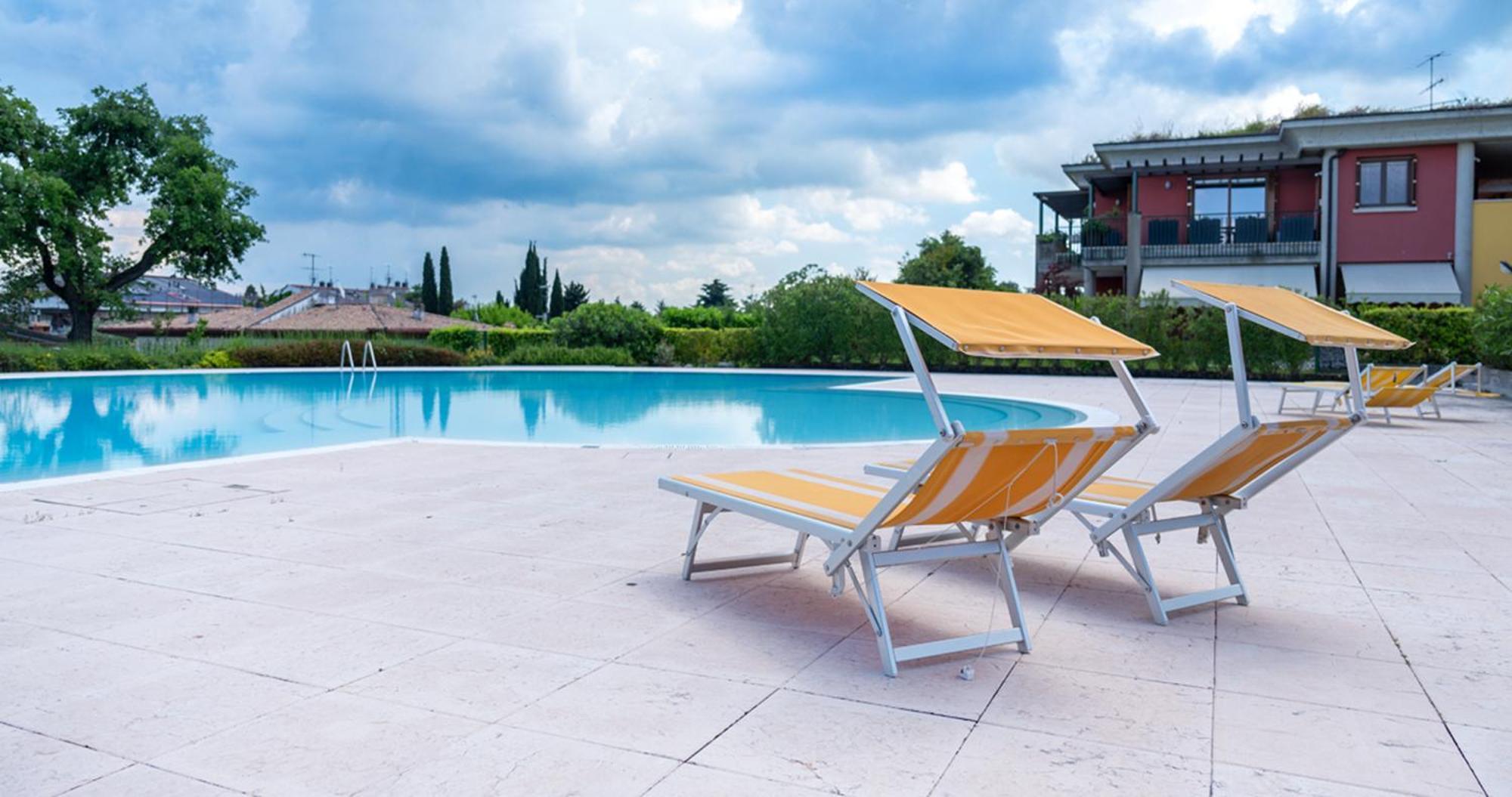 דסנזאנו דל גארדה Oleandro Apartment - Featuring A Private Garden And Access To 5 Pools מראה חיצוני תמונה