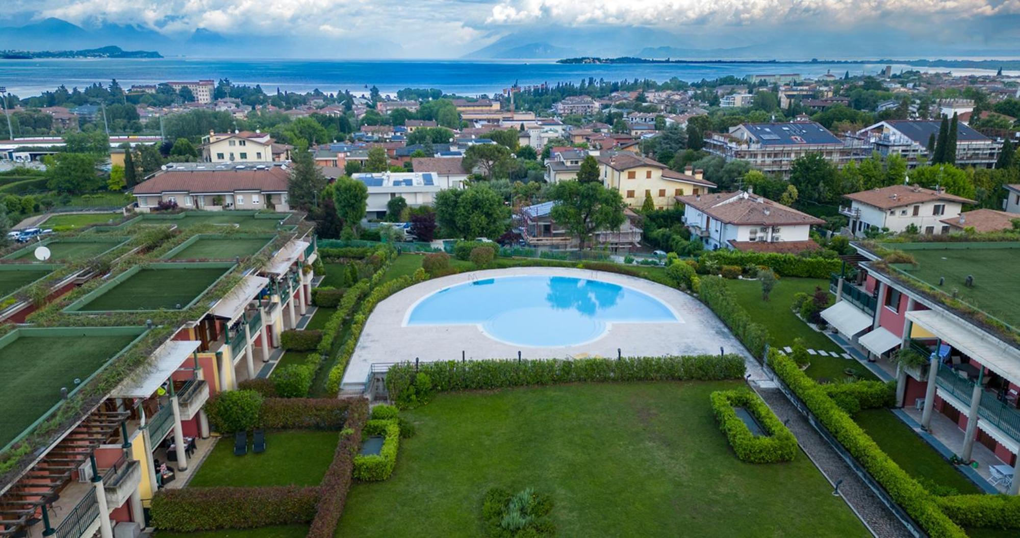 דסנזאנו דל גארדה Oleandro Apartment - Featuring A Private Garden And Access To 5 Pools מראה חיצוני תמונה
